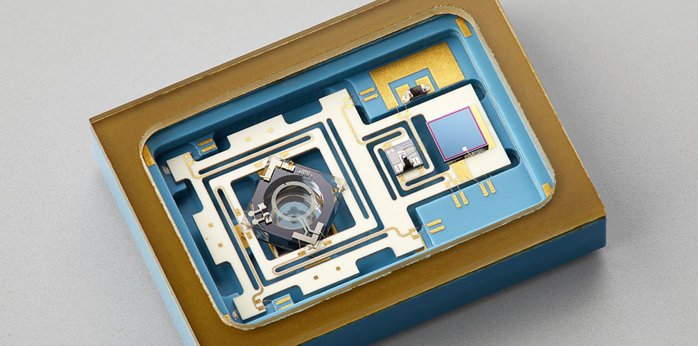 Macrophotographie: la plus petite montre atomique du monde (Non, elle n'est pas radioactive!)